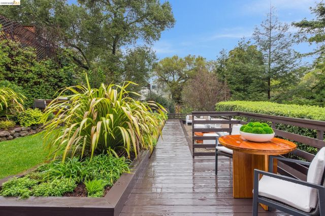 1374 El Centro Ave, Oakland, CA 94602