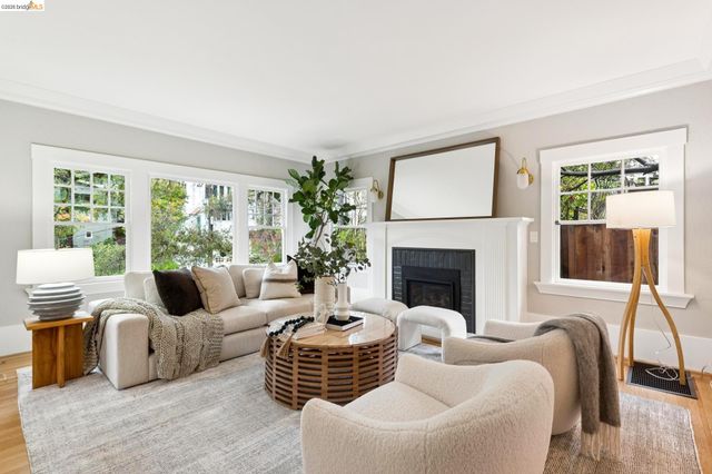 1374 El Centro Ave, Oakland, CA 94602