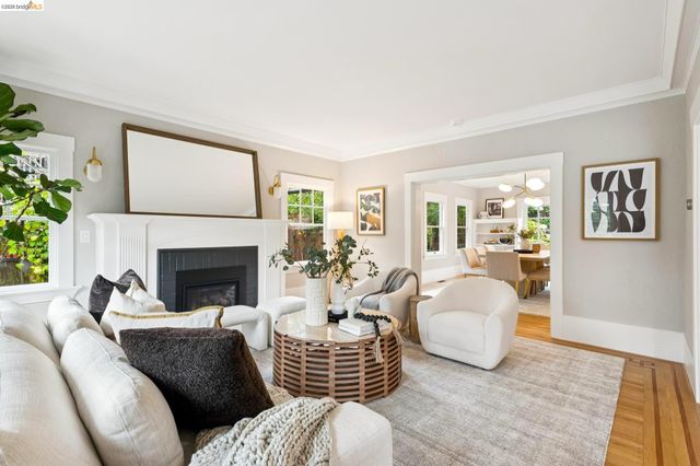 1374 El Centro Ave, Oakland, CA 94602