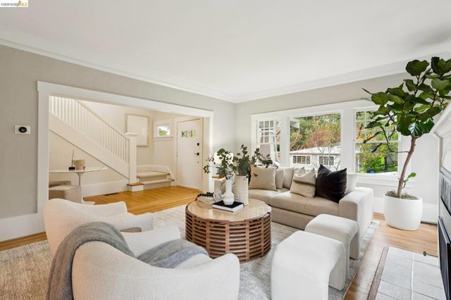 1374 El Centro Ave, Oakland, CA 94602