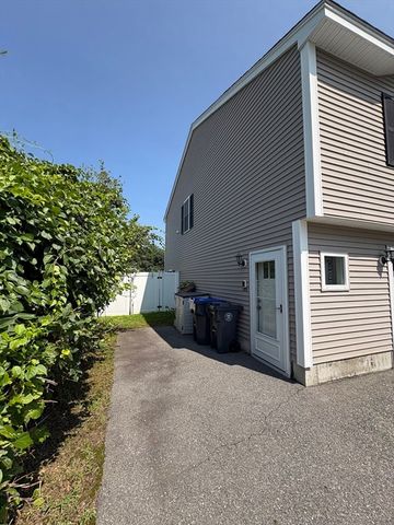 7 Canobieola Rd, Methuen, MA 01844