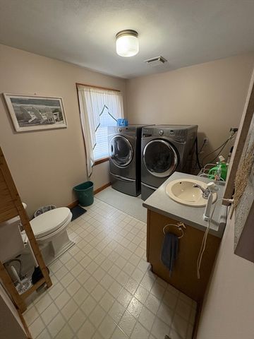 7 Canobieola Rd, Methuen, MA 01844
