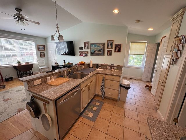 7 Canobieola Rd, Methuen, MA 01844