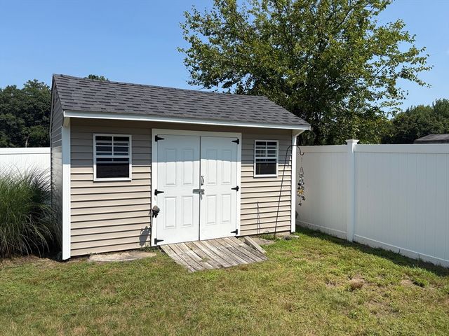 7 Canobieola Rd, Methuen, MA 01844