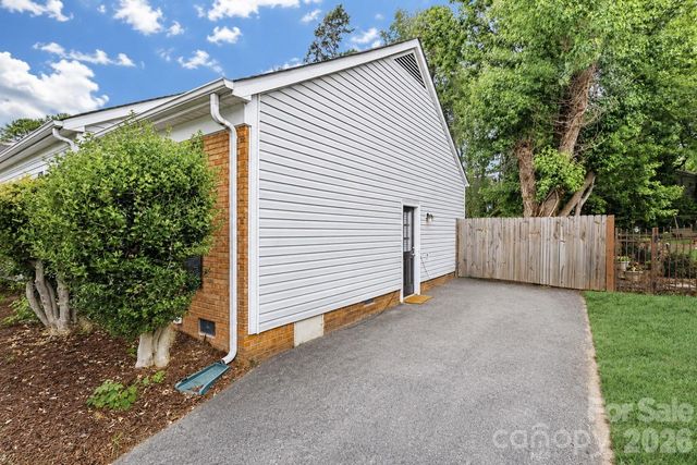 7441 Riding Trail Road, Charlotte, NC 28212