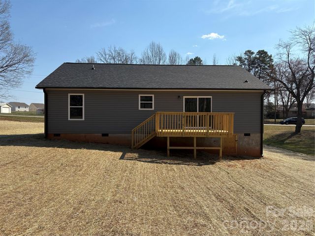 326 S Greenbriar Road, Statesville, NC 28625