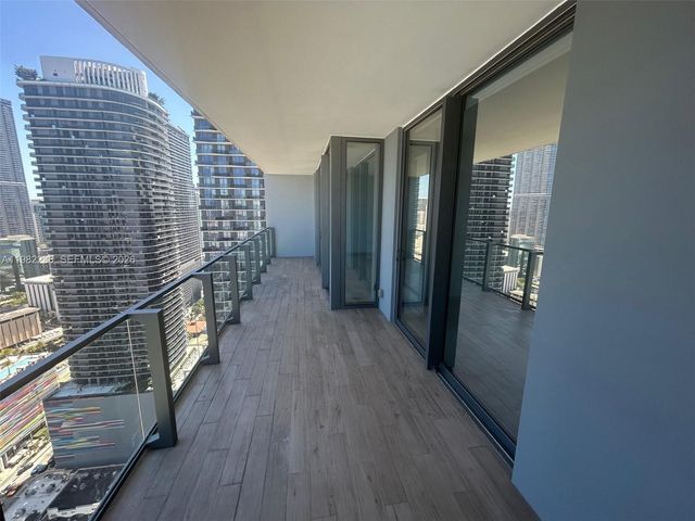 88 SW 7th St 3307, Miami, FL 33130