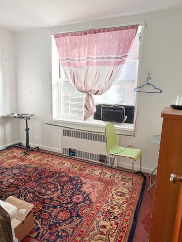 4225 80th Street 2F, Elmhurst, NY 11373