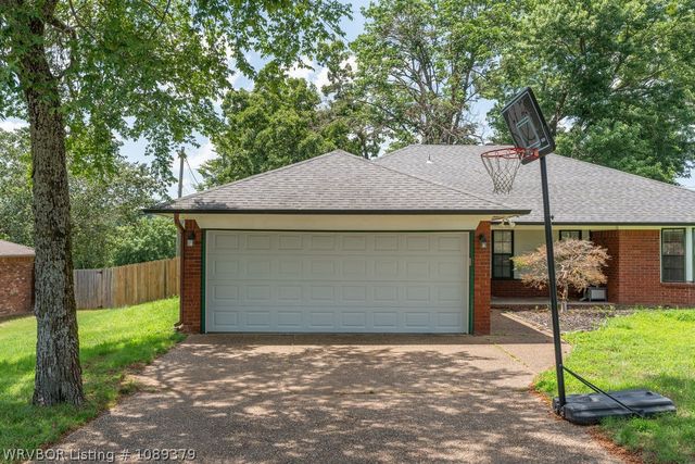 1421 Briarwood Drive, Alma, AR 72921
