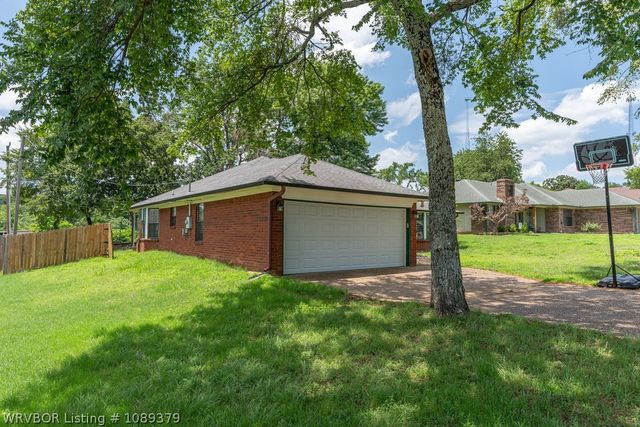1421 Briarwood Drive, Alma, AR 72921