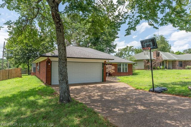 1421 Briarwood Drive, Alma, AR 72921