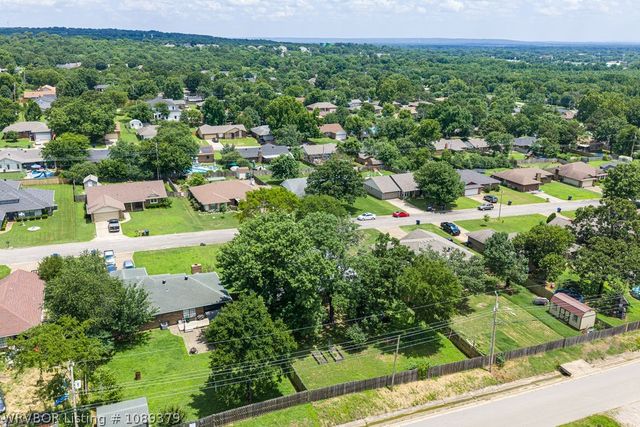 1421 Briarwood Drive, Alma, AR 72921
