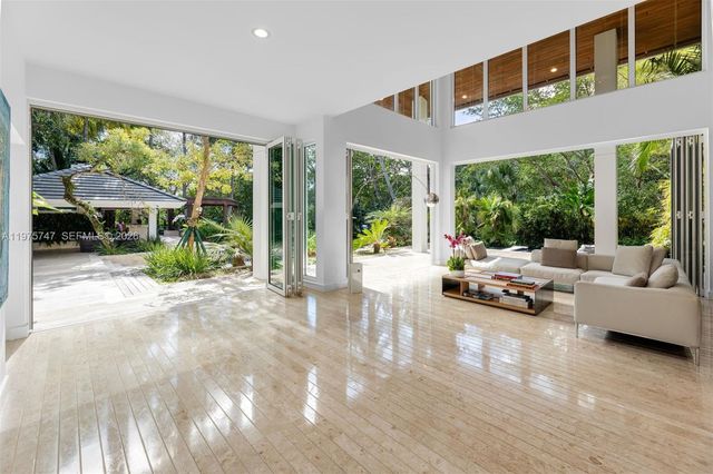 7150 W Lago Dr, Coral Gables, FL 33143