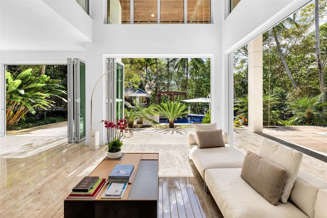 7150 W Lago Dr, Coral Gables, FL 33143