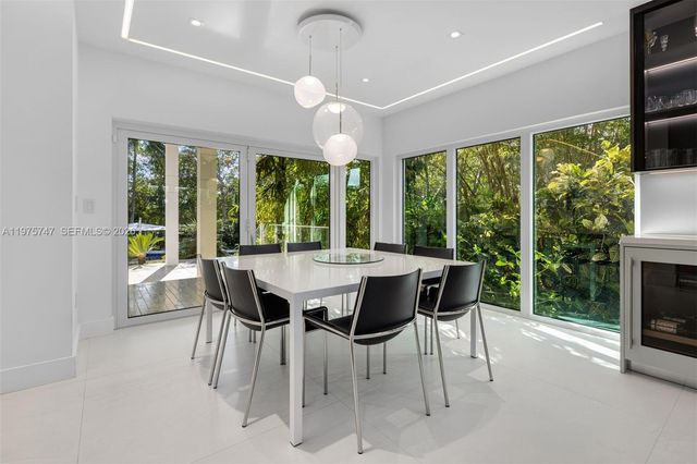7150 W Lago Dr, Coral Gables, FL 33143