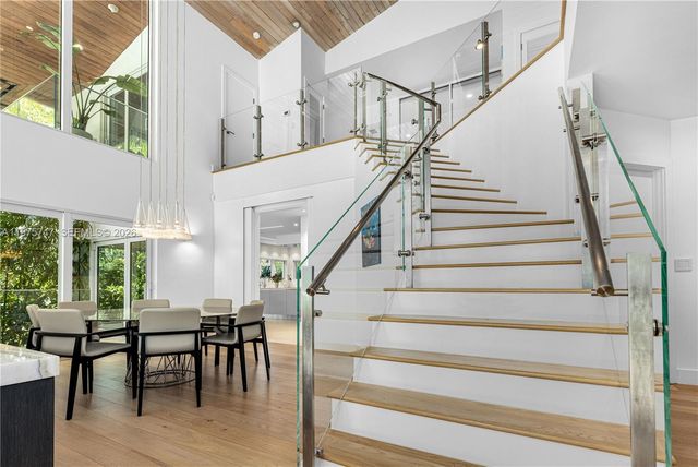 7150 W Lago Dr, Coral Gables, FL 33143