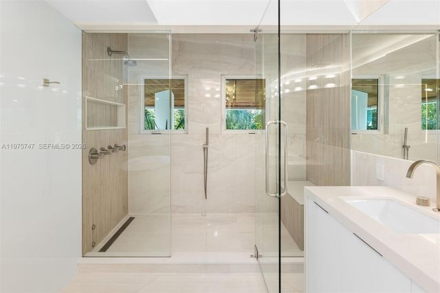 7150 W Lago Dr, Coral Gables, FL 33143