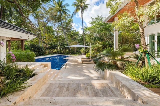 7150 W Lago Dr, Coral Gables, FL 33143