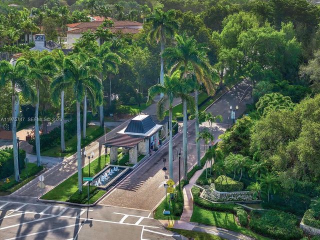 7150 W Lago Dr, Coral Gables, FL 33143