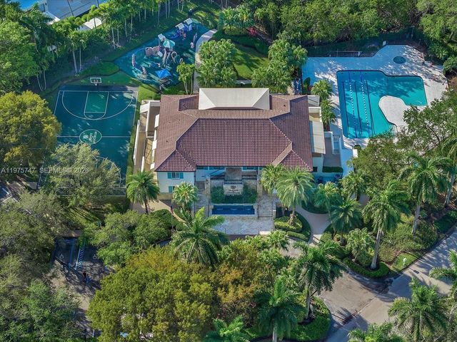 7150 W Lago Dr, Coral Gables, FL 33143