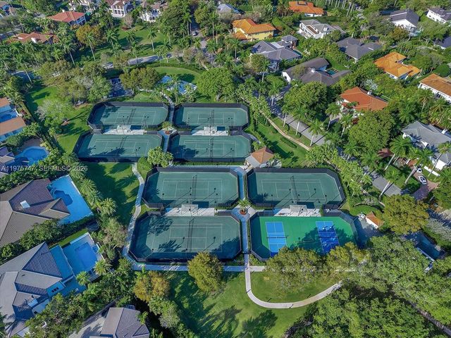 7150 W Lago Dr, Coral Gables, FL 33143