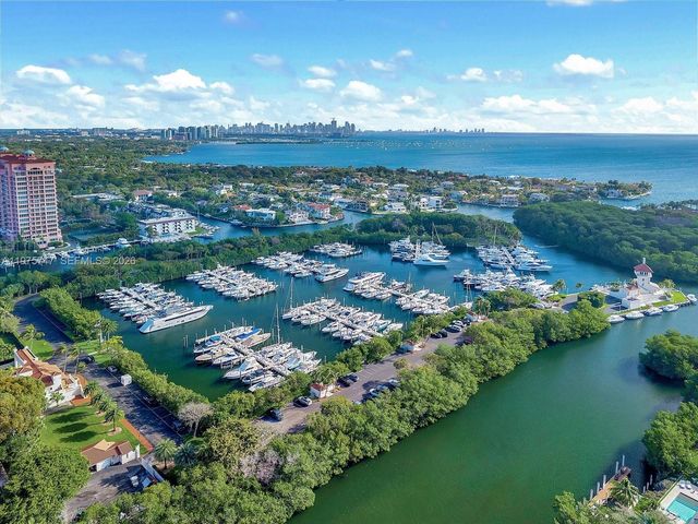 7150 W Lago Dr, Coral Gables, FL 33143