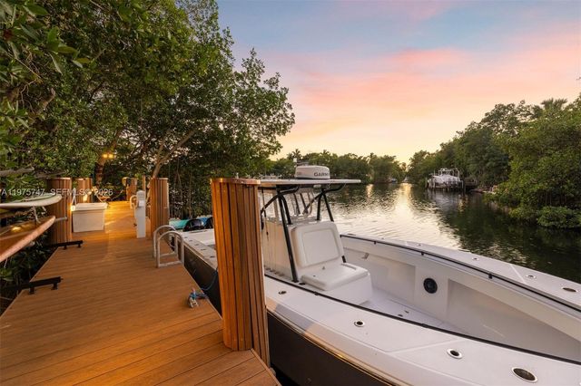 7150 W Lago Dr, Coral Gables, FL 33143