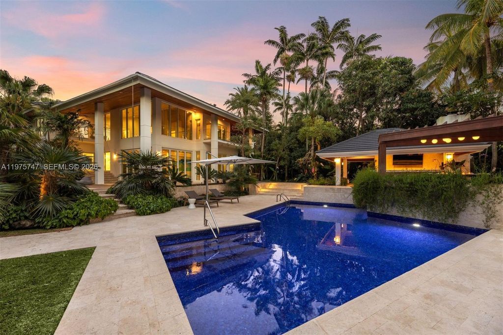 7150 W Lago Dr, Coral Gables, FL 33143