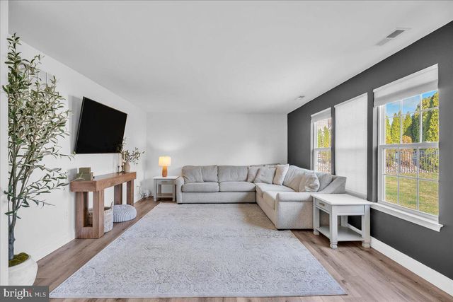 17 HORNER LN, Swedesboro, NJ 08085