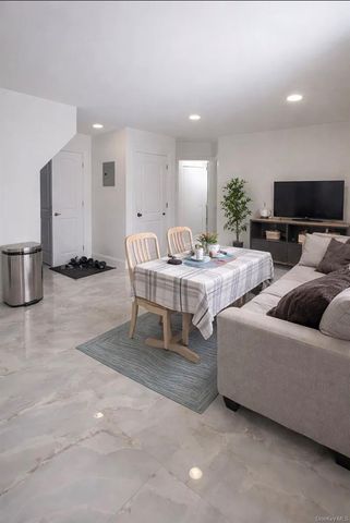 49 Gladys Street, Lindenhurst, NY 11757