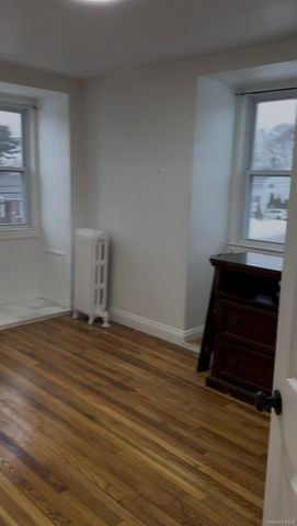 49 Gladys Street, Lindenhurst, NY 11757