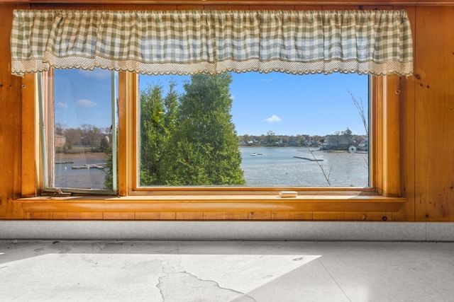 90 Water St, Danvers, MA 01923