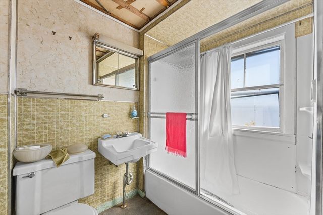 90 Water St, Danvers, MA 01923