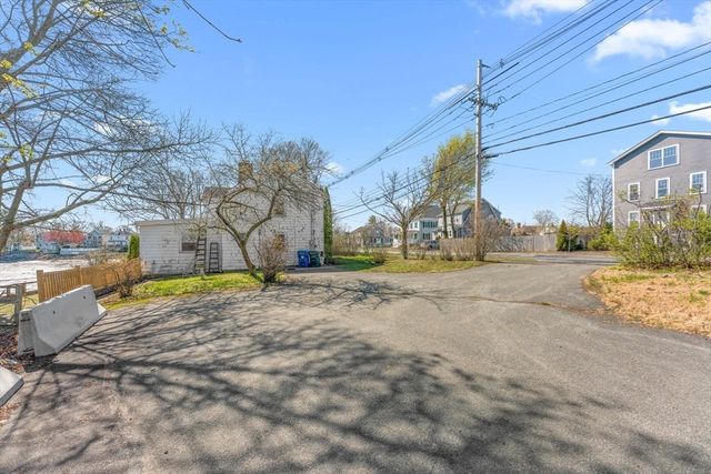 90 Water St, Danvers, MA 01923