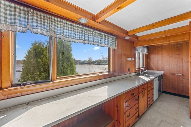 90 Water St, Danvers, MA 01923