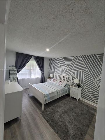 1560 Mckinley St 104W, Hollywood, FL 33020