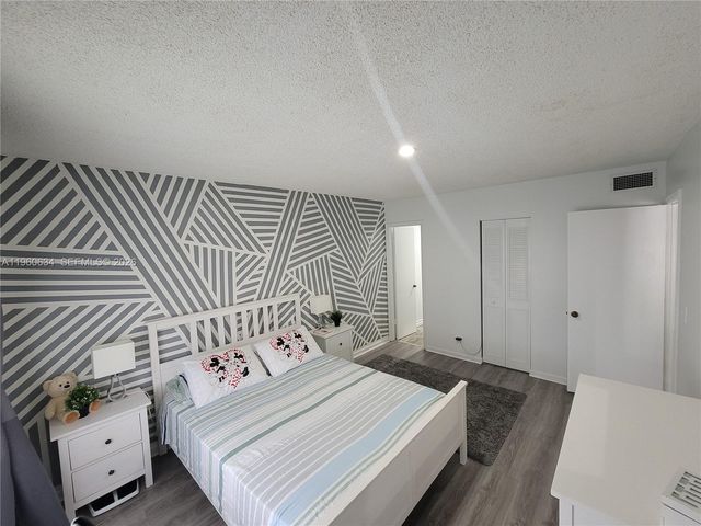 1560 Mckinley St 104W, Hollywood, FL 33020