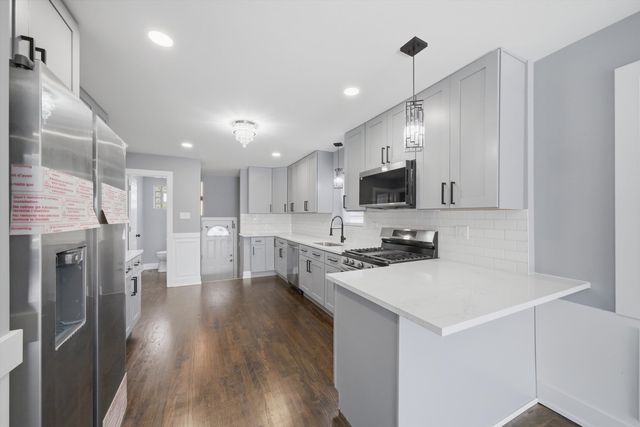 8243 S Wabash Avenue, Chicago, IL 60619