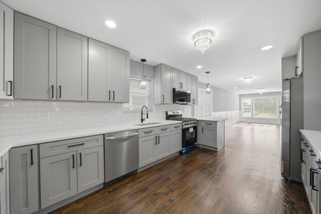 8243 S Wabash Avenue, Chicago, IL 60619