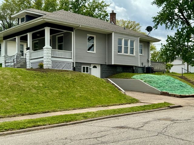 2038 N Myrtle Street, Davenport, IA 52804