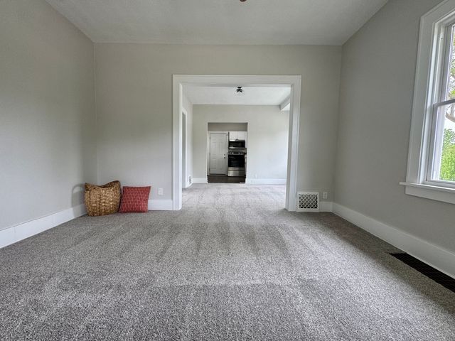 2038 N Myrtle Street, Davenport, IA 52804