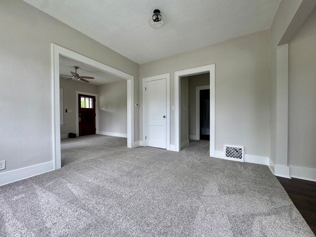 2038 N Myrtle Street, Davenport, IA 52804