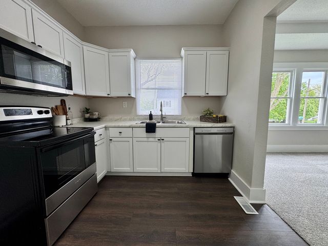 2038 N Myrtle Street, Davenport, IA 52804