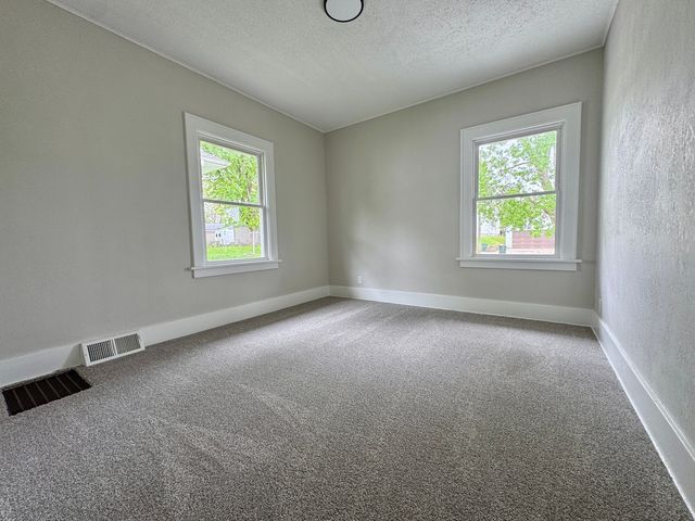 2038 N Myrtle Street, Davenport, IA 52804