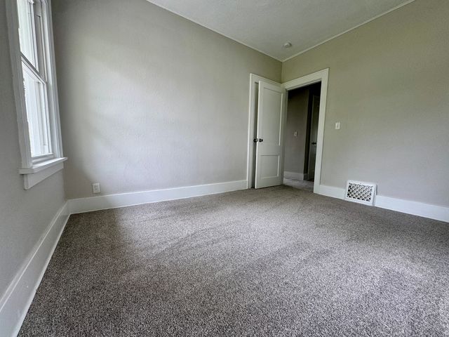 2038 N Myrtle Street, Davenport, IA 52804