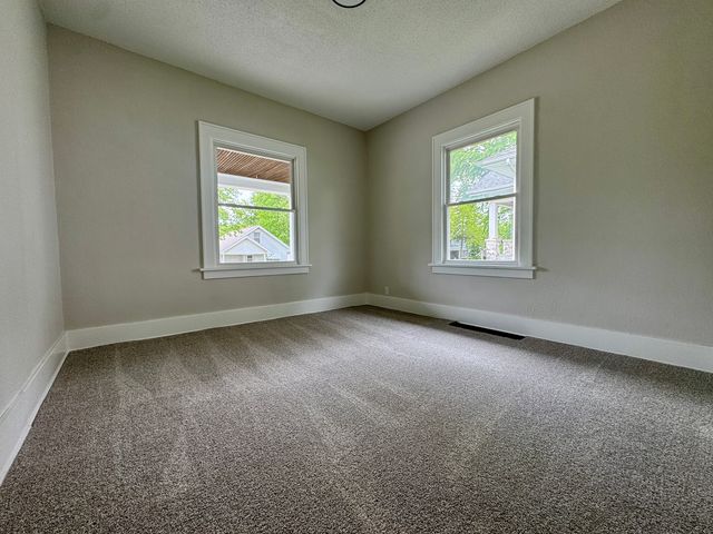 2038 N Myrtle Street, Davenport, IA 52804