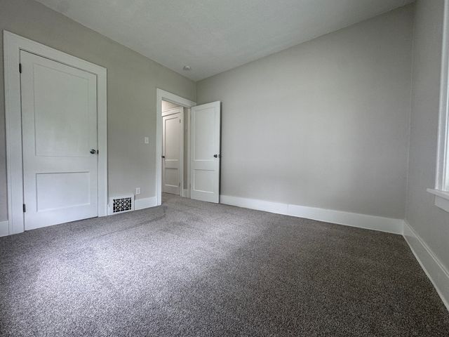 2038 N Myrtle Street, Davenport, IA 52804