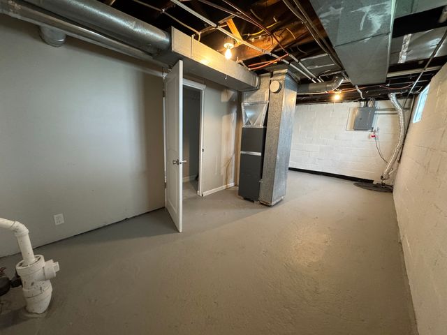 2038 N Myrtle Street, Davenport, IA 52804