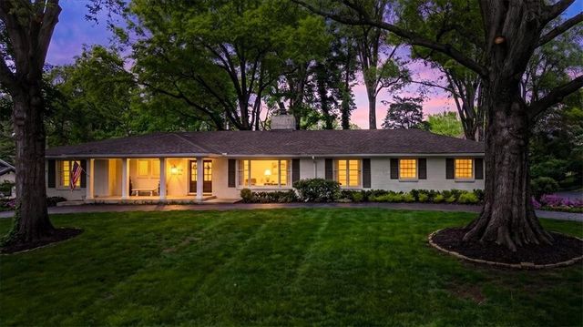 2910 W 66th Terrace, Mission Hills, KS 66208