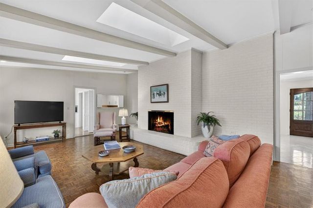 2910 W 66th Terrace, Mission Hills, KS 66208